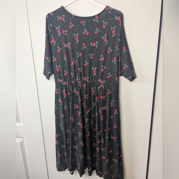 TORRID Roses Pattern Plus Size Dress Size 2x Super Soft Short Sleeve - Picture 6 of 10